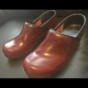 Dankso size 37 clogs.